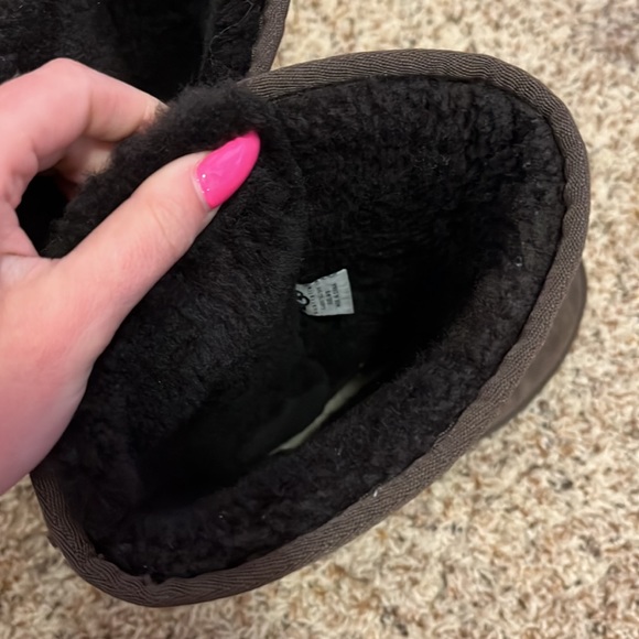 UGG Classic Tall Chocolate Boots Winter Snow Warm Fuzzy Christmas Holiday Fur - Picture 3 of 4